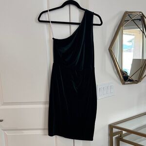 Lulu's One-Shoulder Velvet Dress in Deep Emerald Green